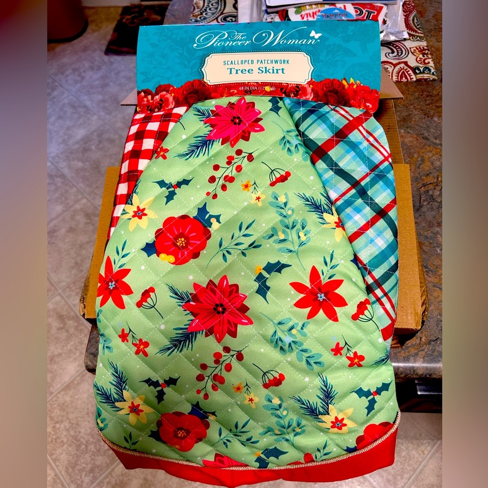 Pioneer Woman Patchwork Tree Skirt
